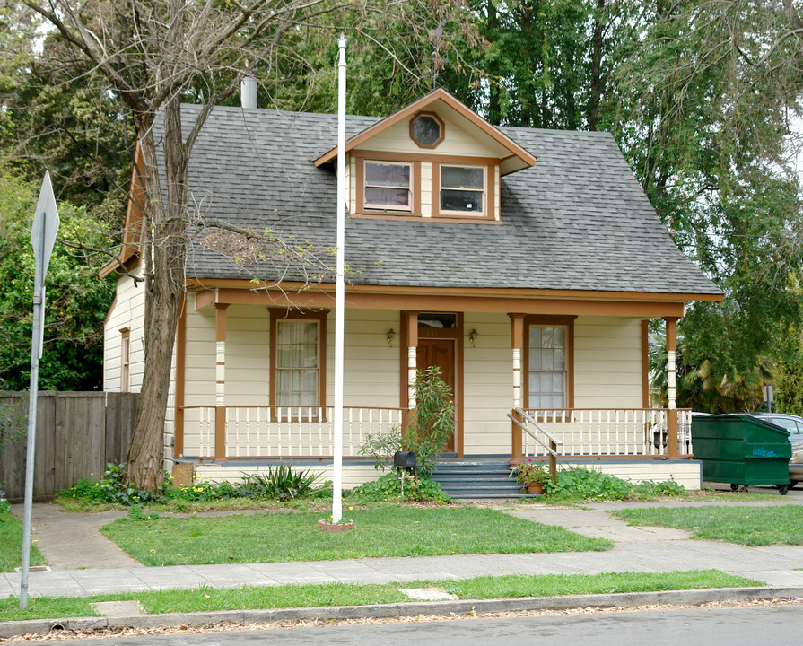 551 Humboldt St in Santa Rosa, CA - Building Photo