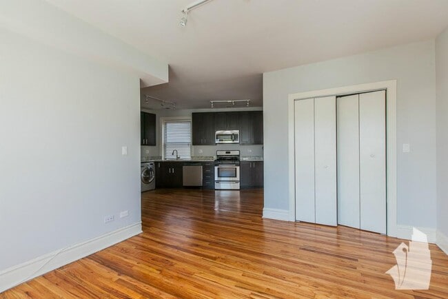 2220 W Wilson Ave, Unit 001z in Chicago, IL - Building Photo - Building Photo