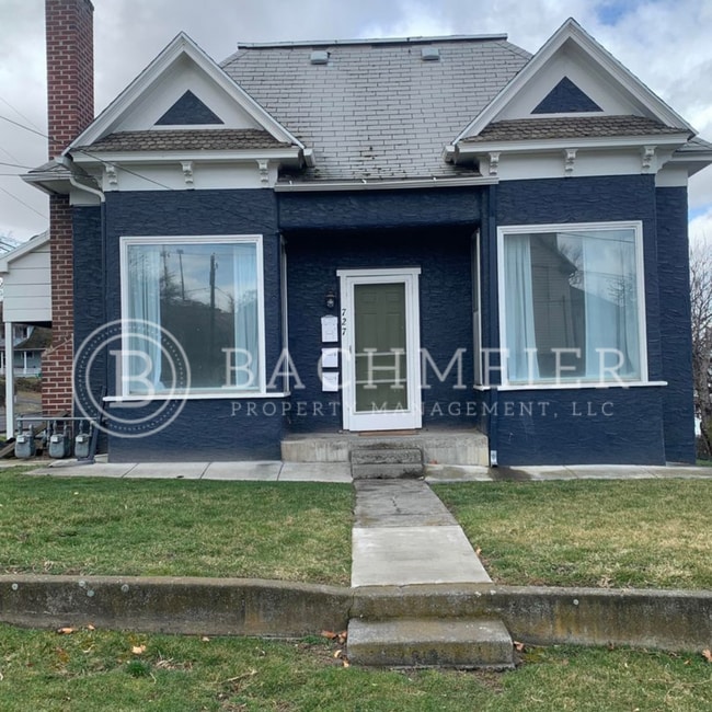 property at 727 SW 1st St