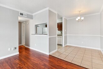 6700 S Dairy Ashford Rd in Houston, TX - Foto de edificio - Building Photo