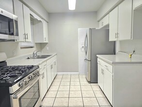 516 N Roosevelt Ave, Unit Half in Casa Grande, AZ - Foto de edificio - Building Photo
