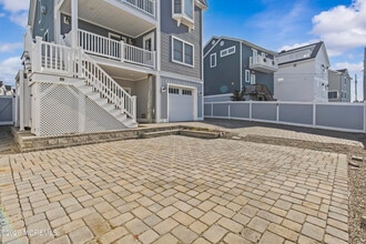 447 NJ-35 in Mantoloking, NJ - Building Photo - Building Photo