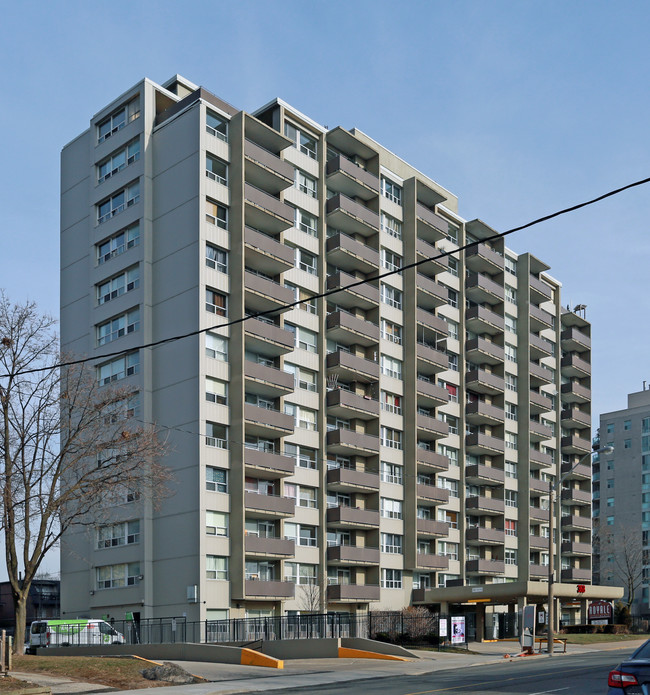 Royale Apartments in Toronto, ON - Building Photo - Building Photo