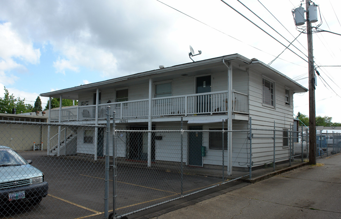 1474 1/2 W 6th Ave in Eugene, OR - Building Photo