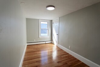 55 Forest Ave in Everett, MA - Foto de edificio - Building Photo