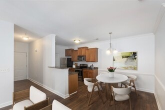 Crystal Lake Luxury Apartments in Fayetteville, NC - Foto de edificio - Building Photo