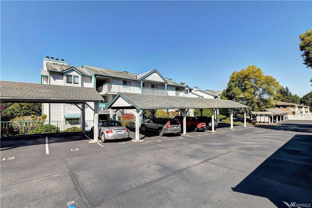 28606 16th Ave S in Federal Way, WA - Building Photo