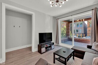 846 N Hoyne Ave in Chicago, IL - Building Photo - Building Photo