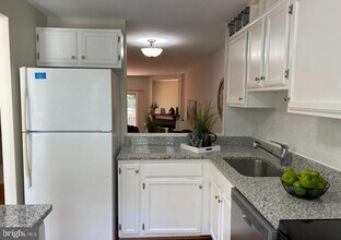 11198 Silentwood Ln in Reston, VA - Building Photo - Building Photo