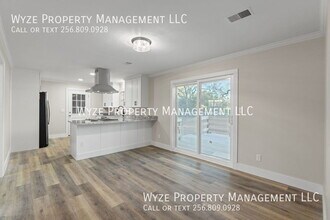 2105 Edinburgh Dr SW in Huntsville, AL - Building Photo - Building Photo