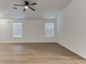 11604 Mackenzie Wy in Yukon, OK - Building Photo - Building Photo