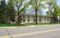 8935 Nicollet in Bloomington, MN - Foto de edificio - Building Photo