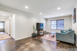 411 Dresden Dr in San Antonio, TX - Building Photo - Building Photo