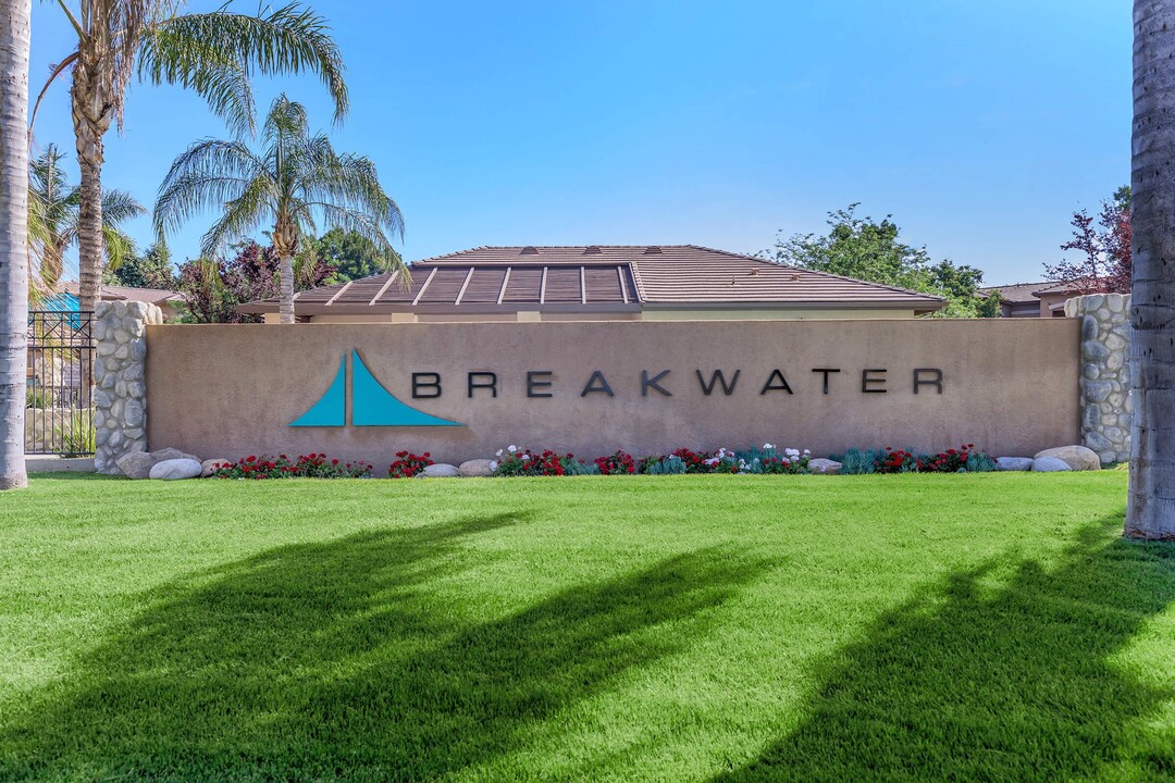 Breakwater Apartments in Bakersfield, CA - Foto de edificio