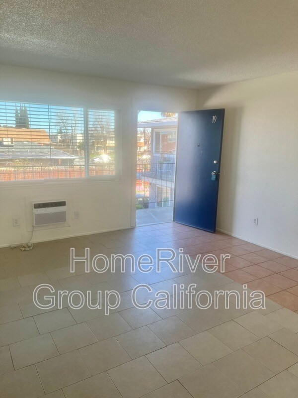 1860 Ethan Way in Sacramento, CA - Foto de edificio - Building Photo