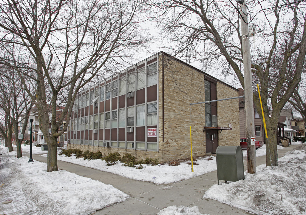 30 S Broom St in Madison, WI - Building Photo