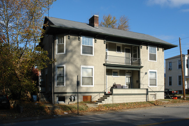 1609 Grinstead Dr in Louisville, KY - Foto de edificio - Building Photo