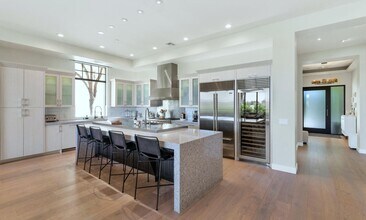 2 Biltmore Estates Dr in Phoenix, AZ - Foto de edificio - Building Photo