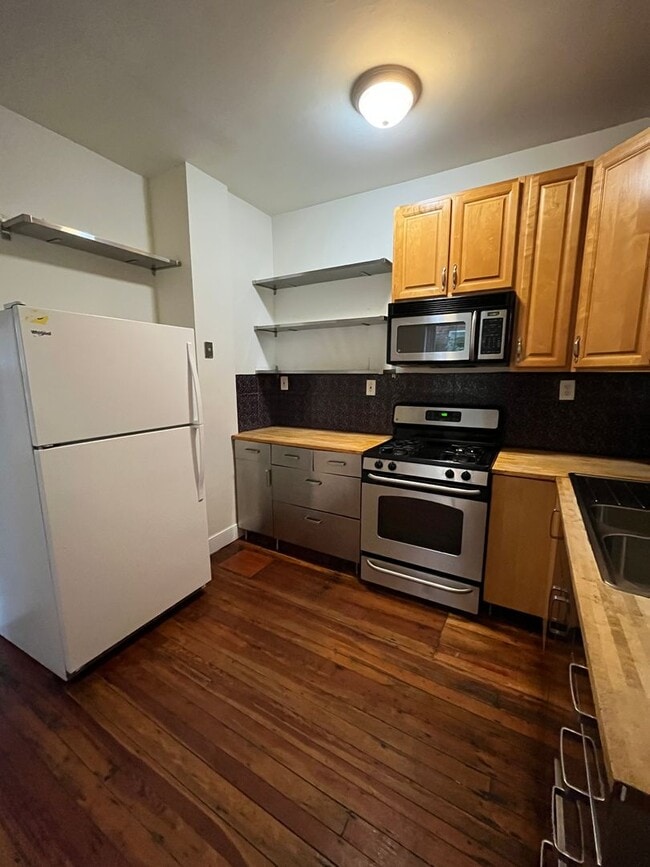 328 N 42nd St in Philadelphia, PA - Building Photo - Building Photo