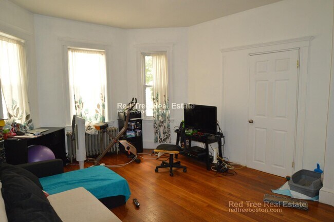 30 Brackett St, Unit 1 in Boston, MA - Building Photo - Building Photo