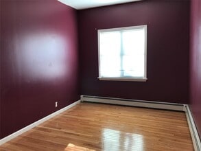 10 3rd Ave in New Hyde Park, NY - Building Photo - Building Photo