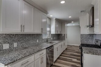 809 Michelle Dr in Everman, TX - Building Photo - Building Photo