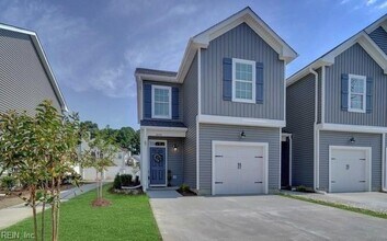 3648 Towne Point Rd in Portsmouth, VA - Building Photo - Building Photo
