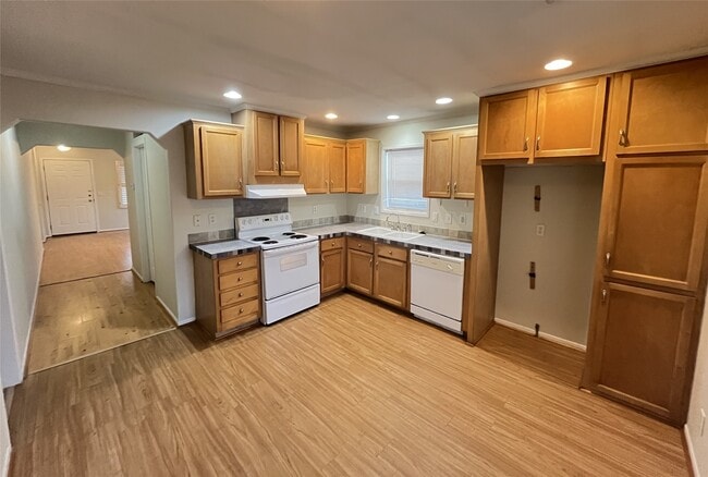 10214 Berrybriar Ln in Tomball, TX - Building Photo - Building Photo