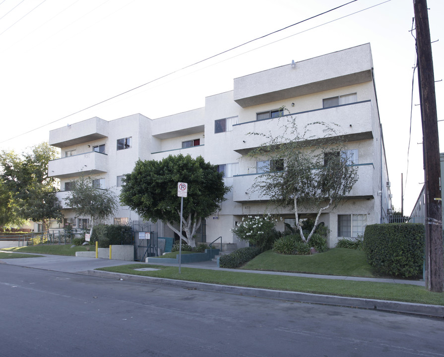 Cleon Apartments in North Hollywood, CA - Building Photo