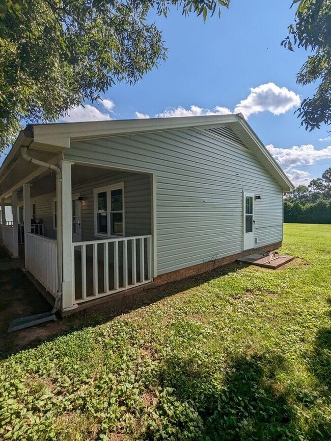 5123 Ponderosa Dr in Conover, NC - Building Photo - Building Photo