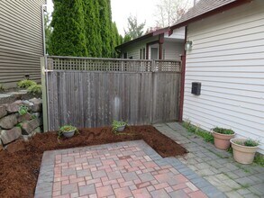 13008 177th Pl NE, Unit EnglishHillGardenApt. in Redmond, WA - Building Photo - Building Photo