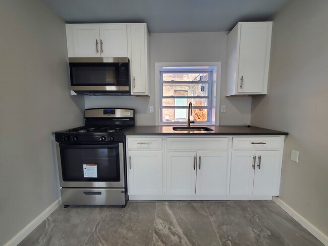 557 Ocean Ave, Unit 5