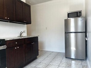 31 75th St in North Bergen, NJ - Building Photo - Building Photo