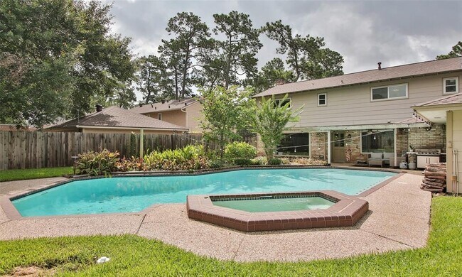 6914 Chancellor Dr in Spring, TX - Foto de edificio - Building Photo