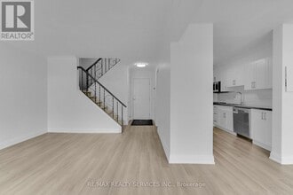 1140 Tavistock Dr in Burlington, ON - Building Photo - Building Photo