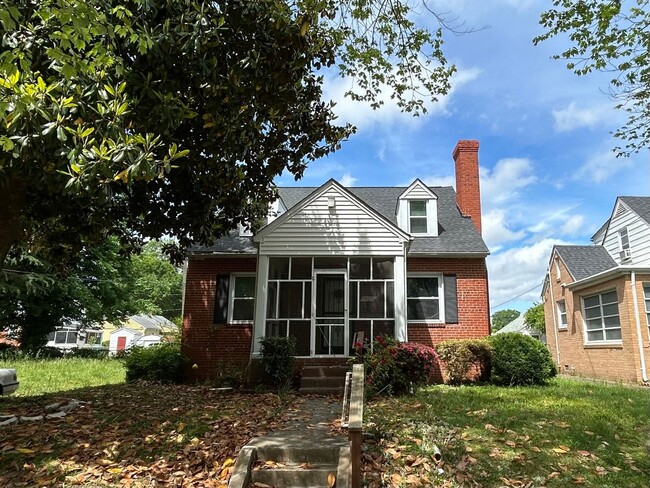property at 2812 Groveland Ave