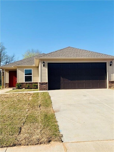 936 E Bunting St in Fayetteville, AR - Building Photo