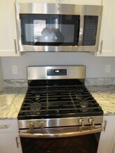 61 Adams St, Unit 1 in Somerville, MA - Building Photo - Building Photo