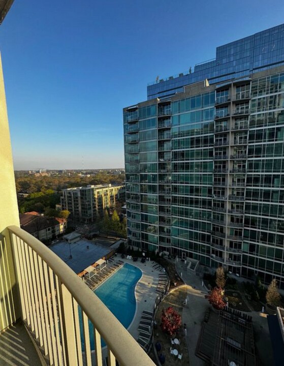 943 Peachtree St NE in Atlanta, GA - Building Photo