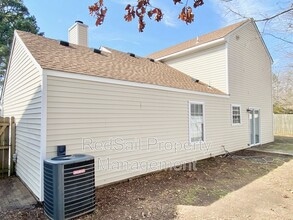 223 Gate House Rd in Newport News, VA - Building Photo - Building Photo