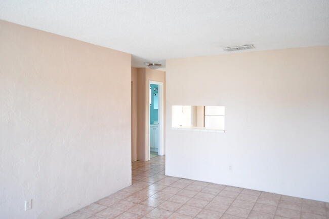 131 S Halifax Ave in Daytona Beach, FL - Building Photo - Building Photo