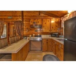 527 Valley Dr in Crestline, CA - Building Photo - Building Photo