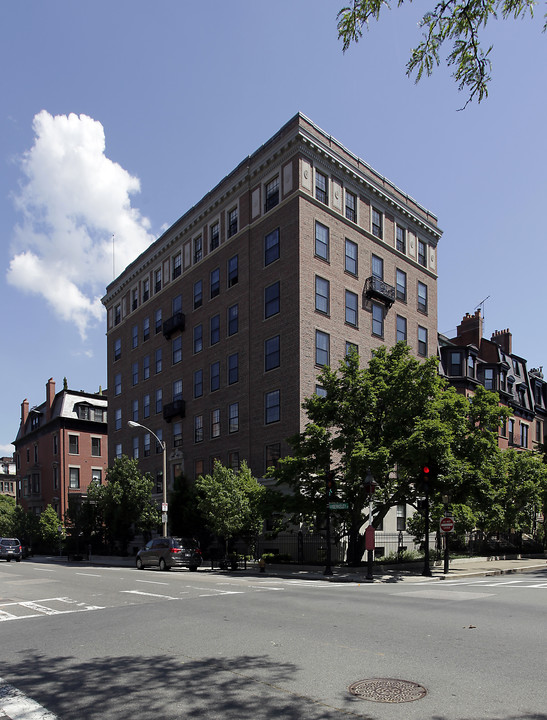 301 Berkeley St in Boston, MA - Building Photo