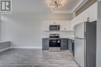858 Palmerston Ave in Toronto, ON - Building Photo - Building Photo