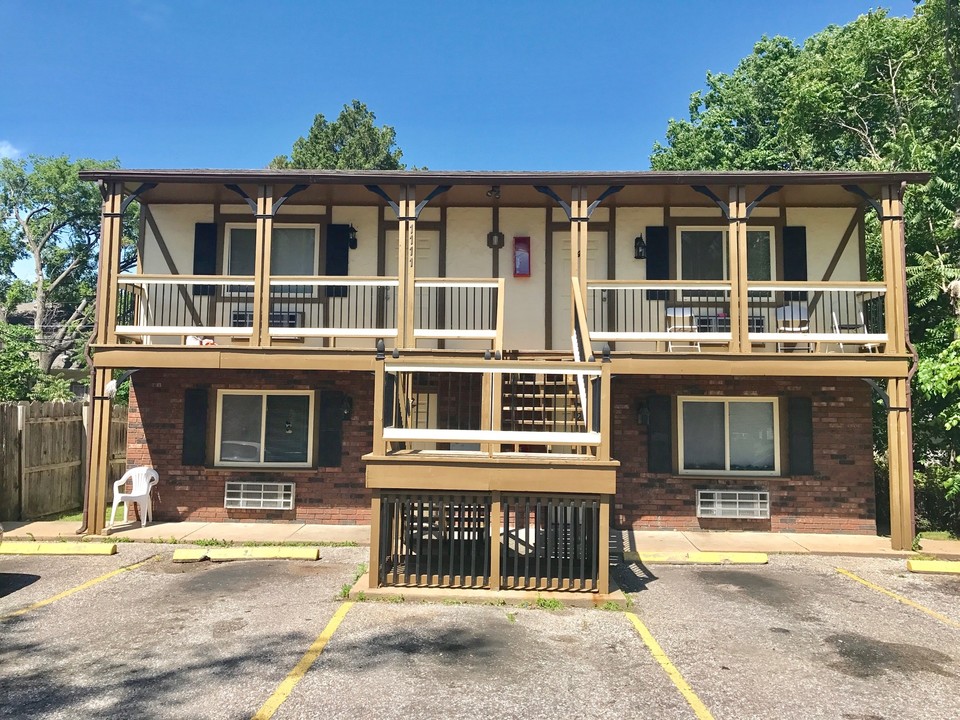 1111 N Market Street in Wichita, KS - Building Photo