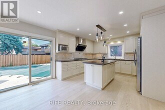 8 Elliotwood Ct in Toronto, ON - Building Photo - Building Photo