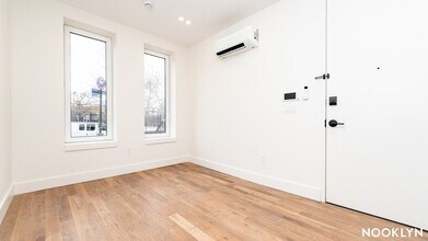 43 Kingston Ave, Unit 1a in Brooklyn, NY - Foto de edificio - Building Photo