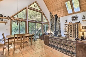 21561 Hideway Ln in Rhododendron, OR - Building Photo - Building Photo