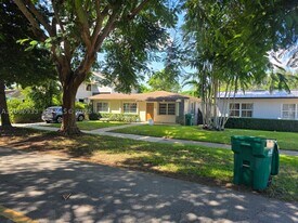 5869 SW 34th St in Miami, FL - Building Photo