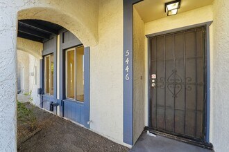 5446 W El Caminito Dr in Glendale, AZ - Building Photo - Building Photo